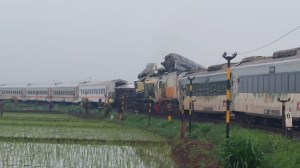 Kesaksian Penumpang Jelang 'Adu Banteng' KA Turangga dan Commuter Line Bandung Raya