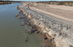 trucker-convoy-texas-border-standoff-conspiracy-theories-dooming-protest