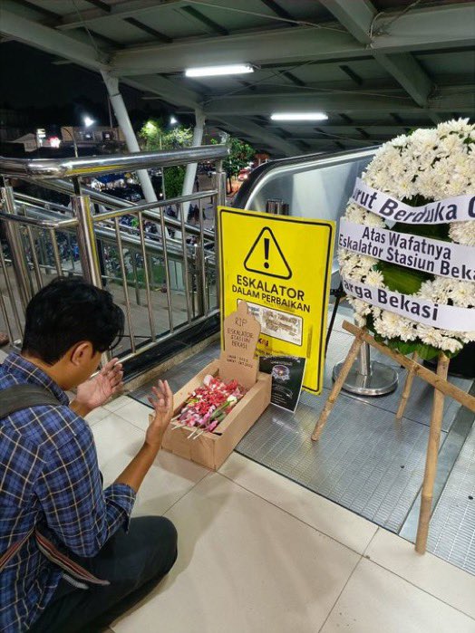 AnKer Bekasi Betulan Bikin Peringatan 100 Hari Matinya Eskalator Stasiun