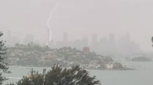 lightning-strikes-sydney