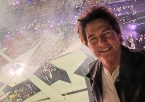 tom cruise olympics closing ceremony stunt