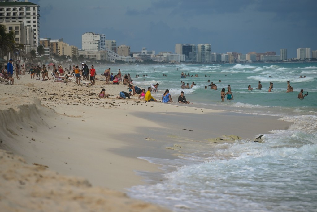 Jet Ski Hitmen Killed a Man on a Cancun Beach, Leaving the Nearby Resort in Shock