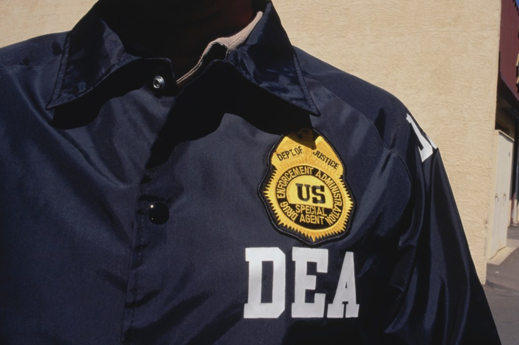 DEA Busted for Stealing Money From Travelers in Random Drug Searches