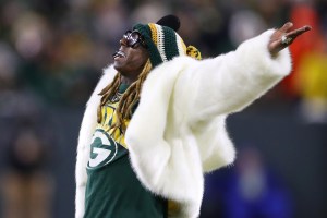 it-isnt-the-super-bowl-but-lil-wayne-just-landed-a-gig-with-the-nfl