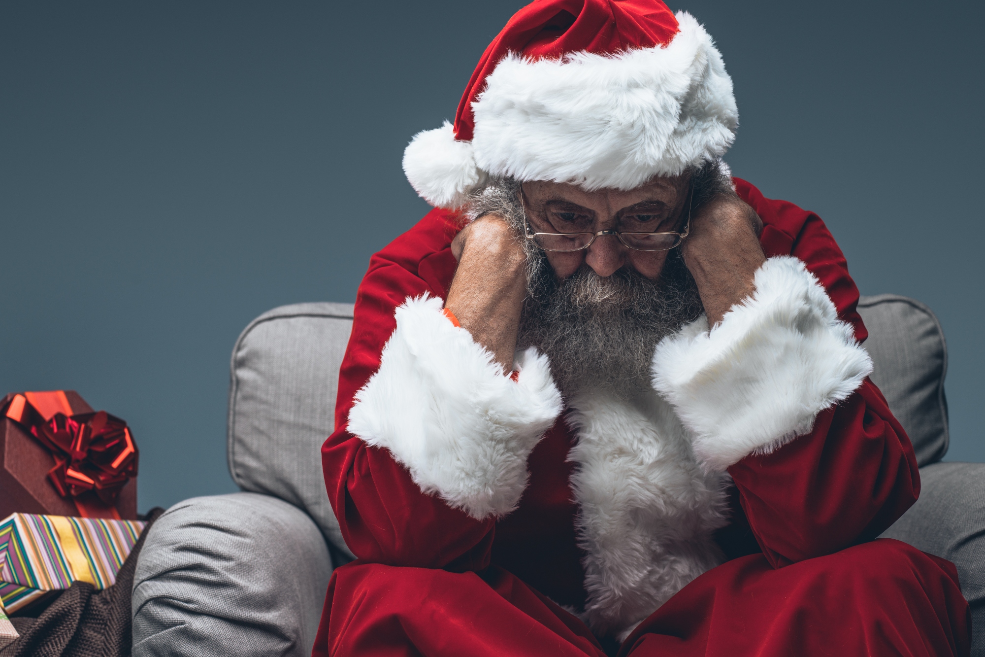 The holidays can be a real drag—especially for those with pre-existing mental health conditions. Here's how to cope with holiday blues.