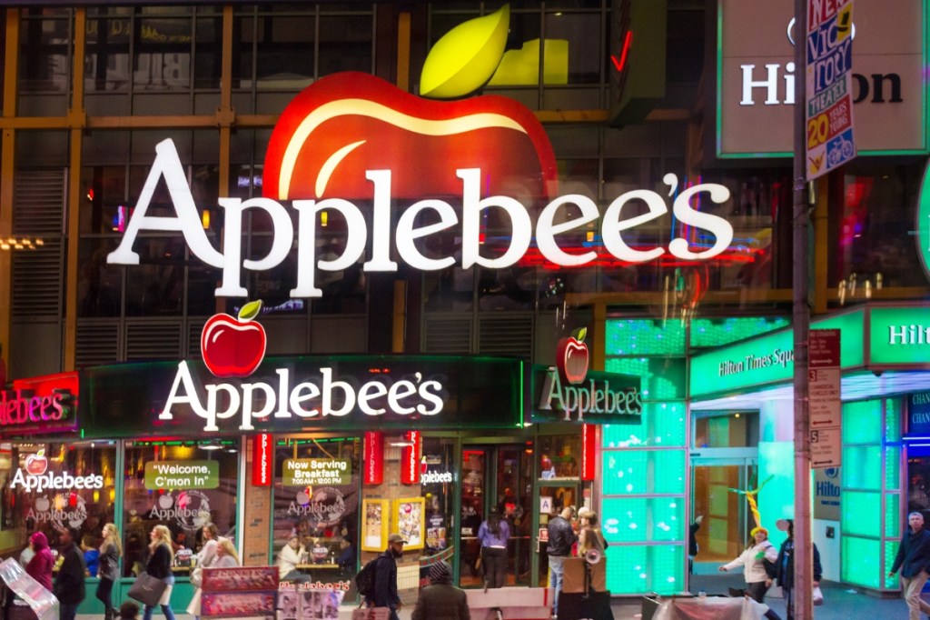 celebrate-new-years-eve-at-the-times-square-applebees-for-only-729