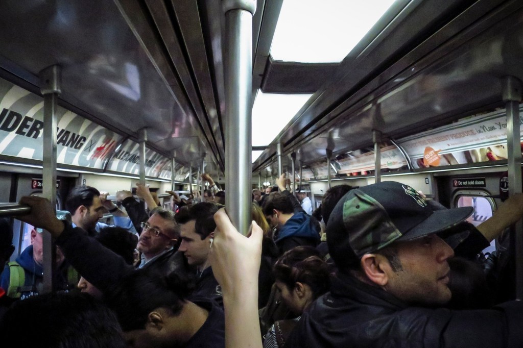 nyc-commuters-trapped-subway-no-service-no-ac