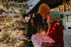 scrooging-festive-dating-trend-making-us-miserable