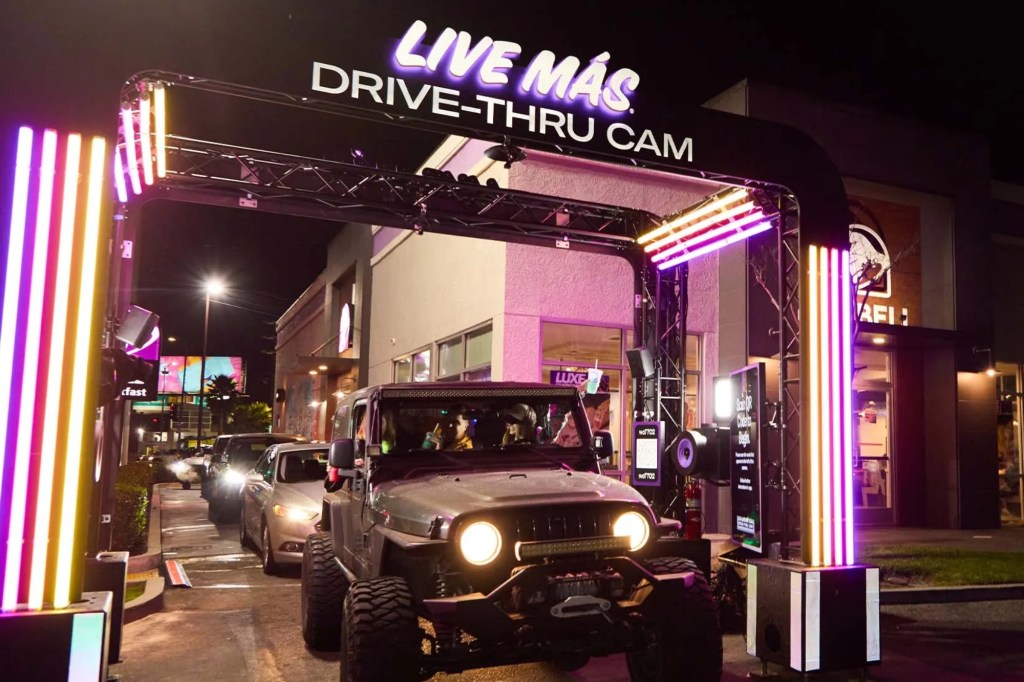 taco-bell-launches-live-mas-drive-thru-cams