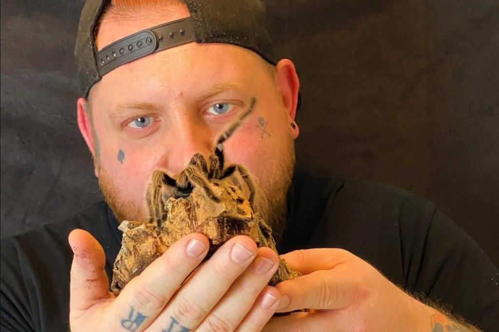 Aaron Phoenix and one of his tarantulas. (photo: @ahouseof1000inverts / Instagram)