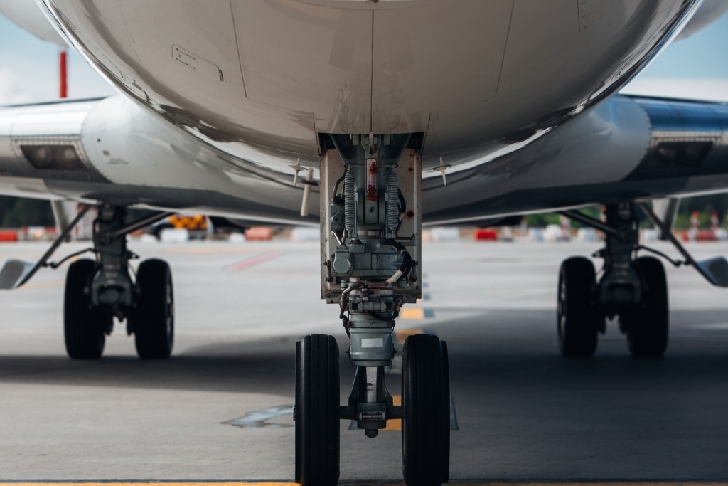 people-keep-dying-trying-to-stow-away-in-airplane-wheel-wells